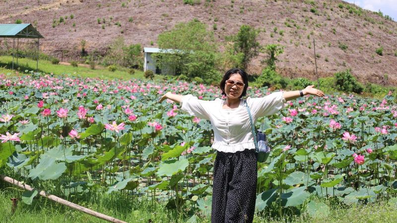 Làng Đồng Mộc vào mùa sen nở