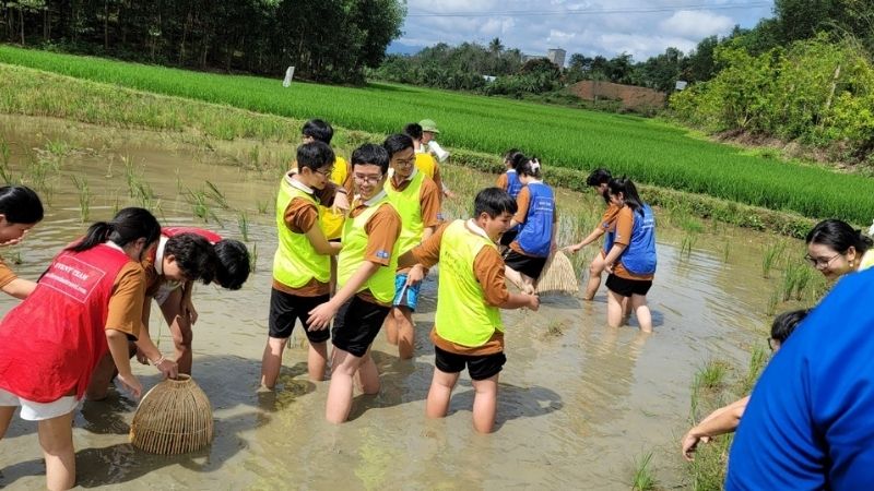 Hoạt động bắt cá tại Đồng Mộc