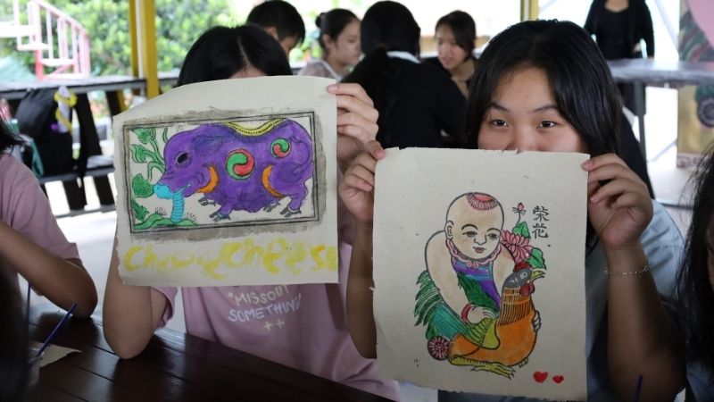 Tô tranh dân gian tại Làng Đồng Mộc