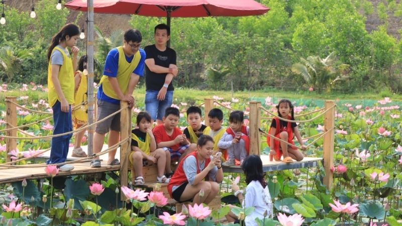 Vườn hoa check-in tại Làng Đồng Mộc