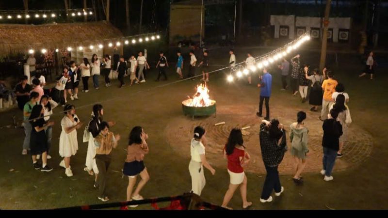 Nhóm bạn thích du lịch sinh thái