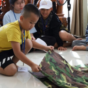 Học cách xếp quần áo