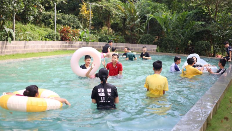 Ngâm mình dưới làn nước mát