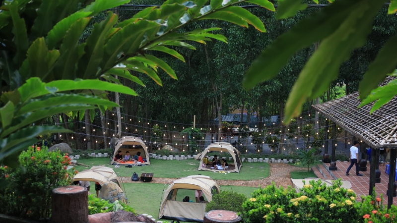 Nhóm bạn mê chill đồng quê thích im lặng cùng nhau