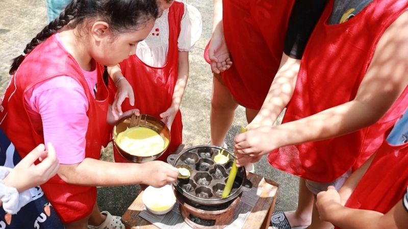 Làm bánh tại Đồng Mộc