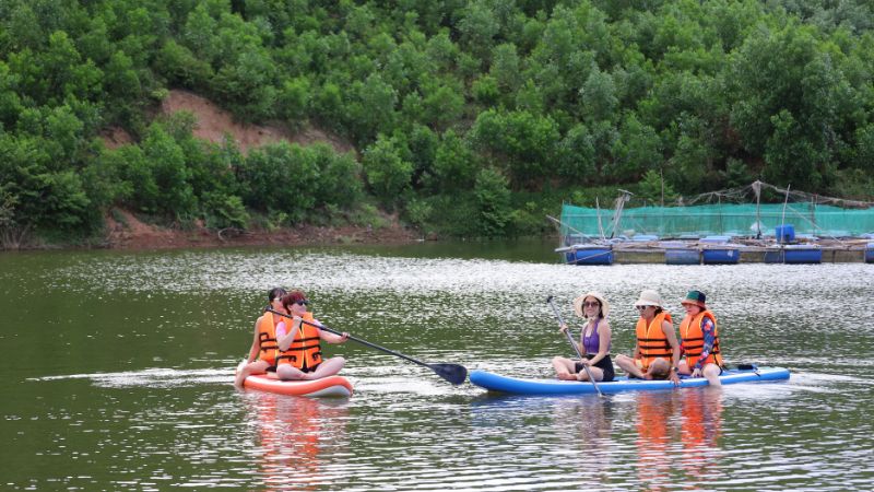 Thư giãn chèo Sup tại Đồng Mộc