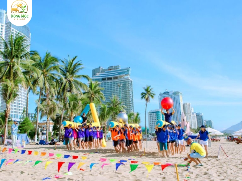 Teambuilding trên bãi biển Trần Phú
