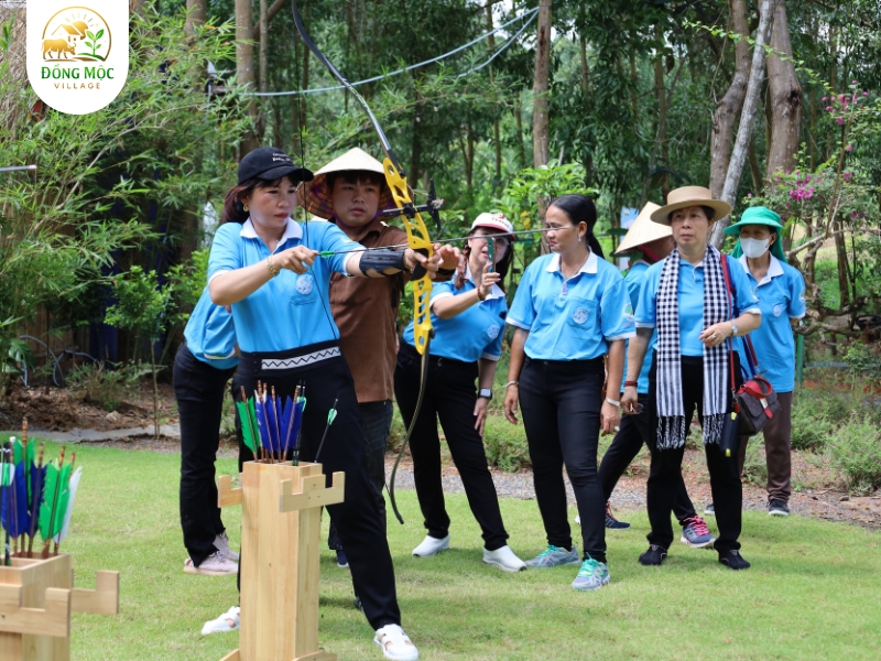 Trải nghiệm các hoạt động team building cùng đồng nghiệp tại Làng Đồng Mộc
